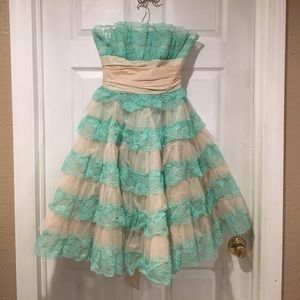 Betsey Johnson Cream & seafoam “cupcake” dress!